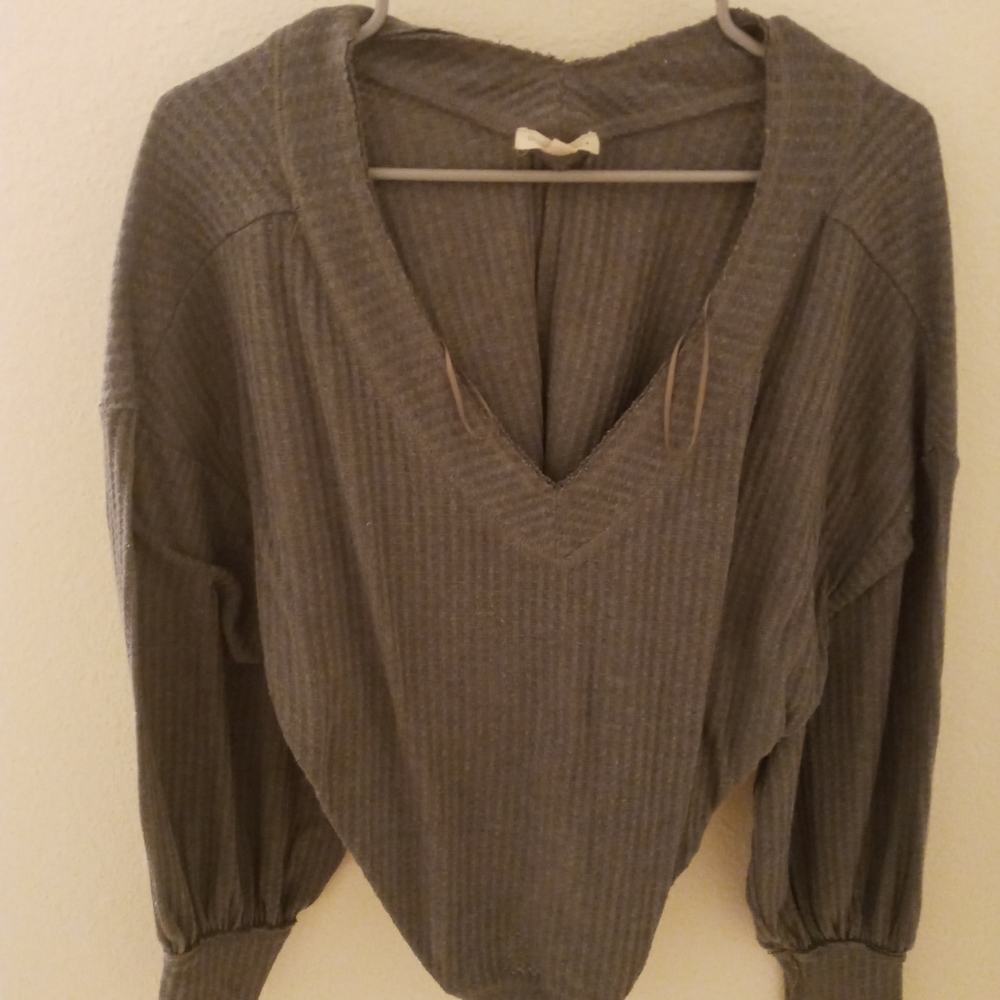 Low v cotton long sleeve